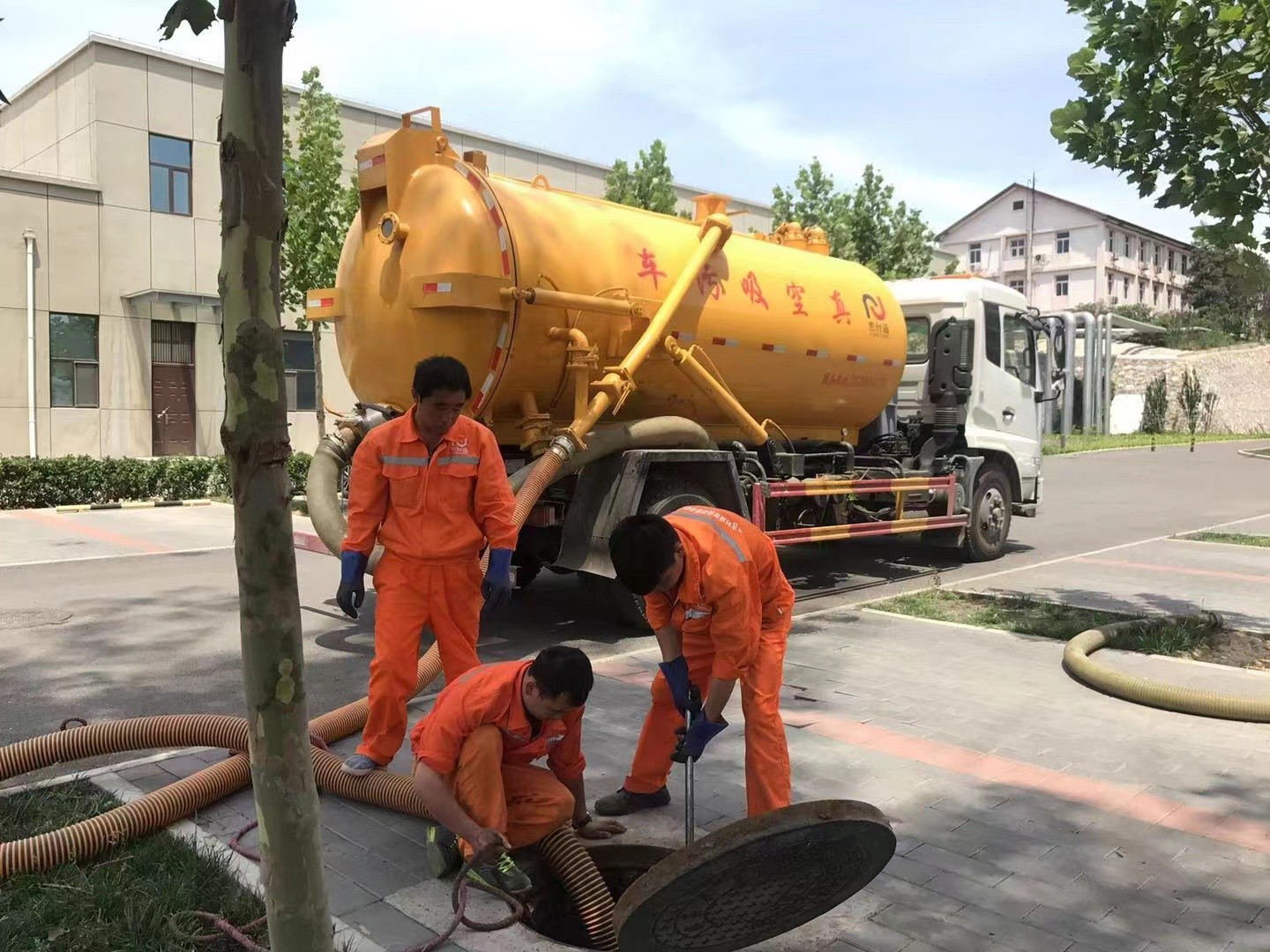 互助化粪池清理与5-8吨吸粪车施工效率分析